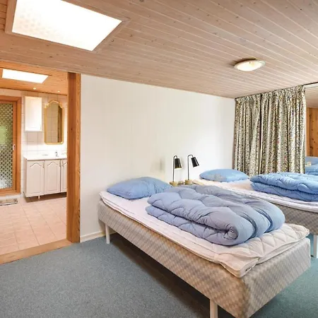Two-bedroom Holiday In Juelsminde Hébergement de vacances *