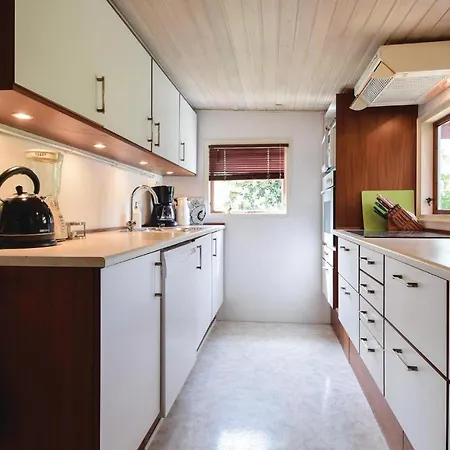 Two-bedroom Holiday In Juelsminde Hébergement de vacances *