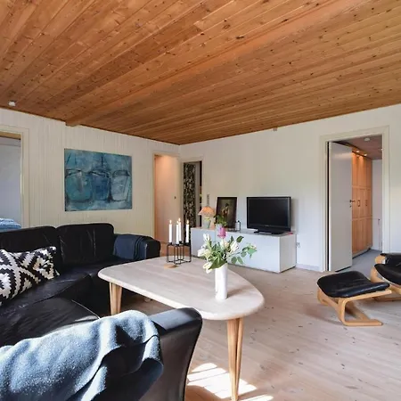 Two-bedroom Holiday In Juelsminde Hébergement de vacances